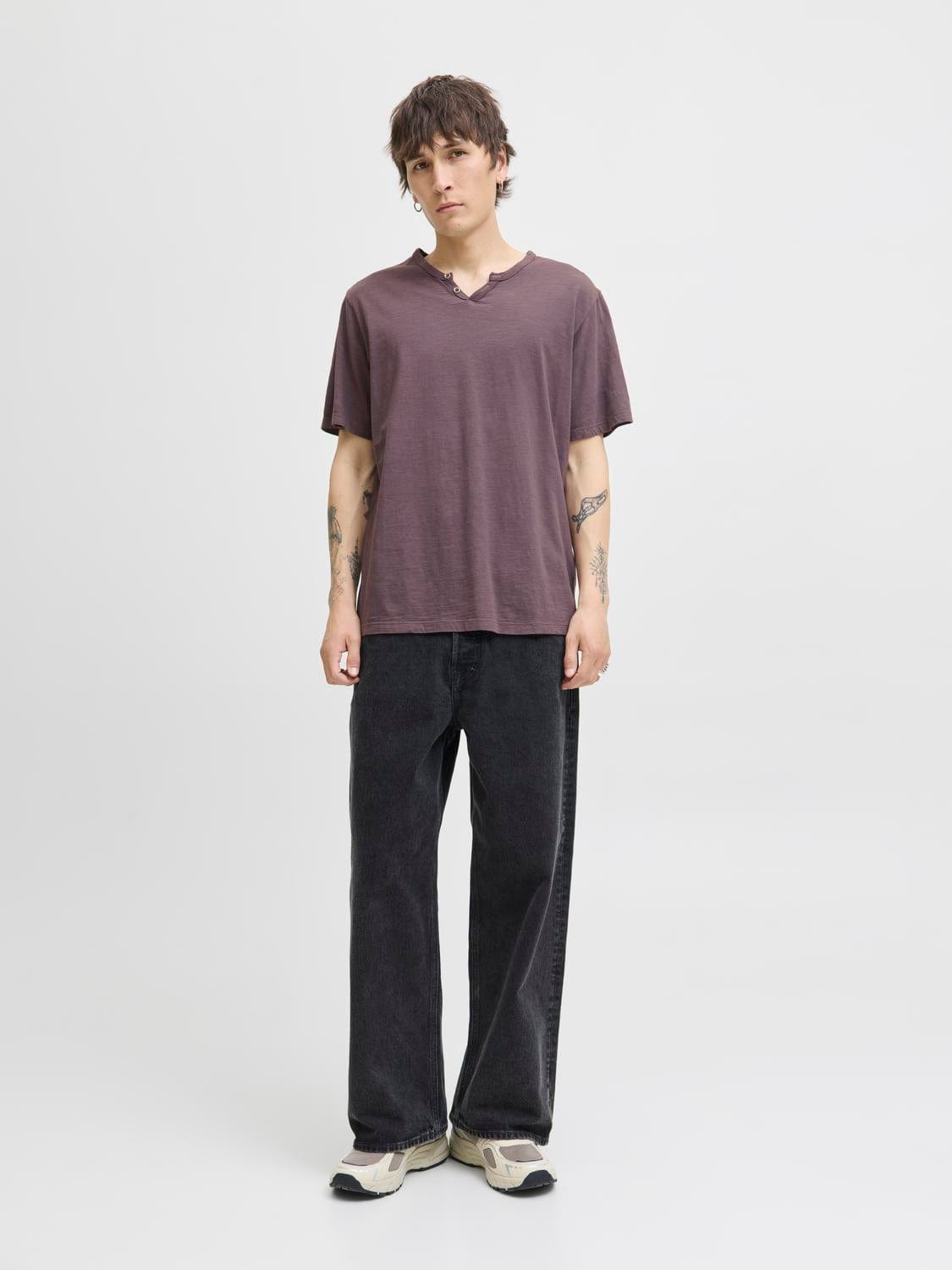 model_shot-front_full